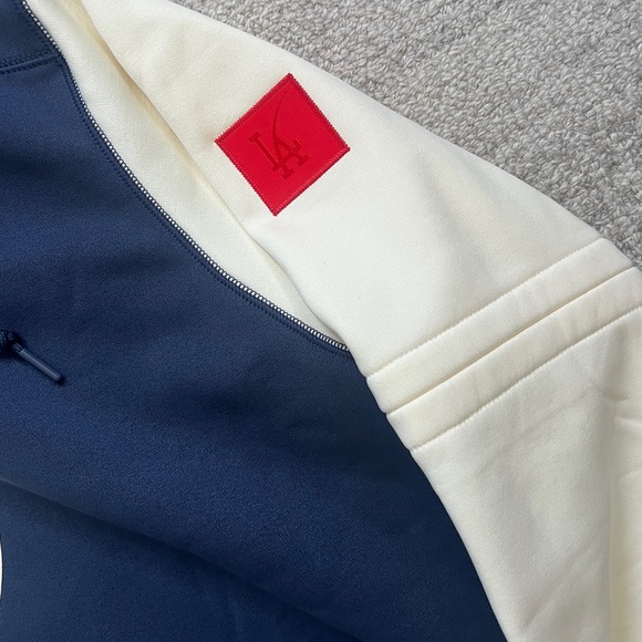 Nike x Los Angeles Dodgers City Connect Sweatshirt - Picture 2 of 7